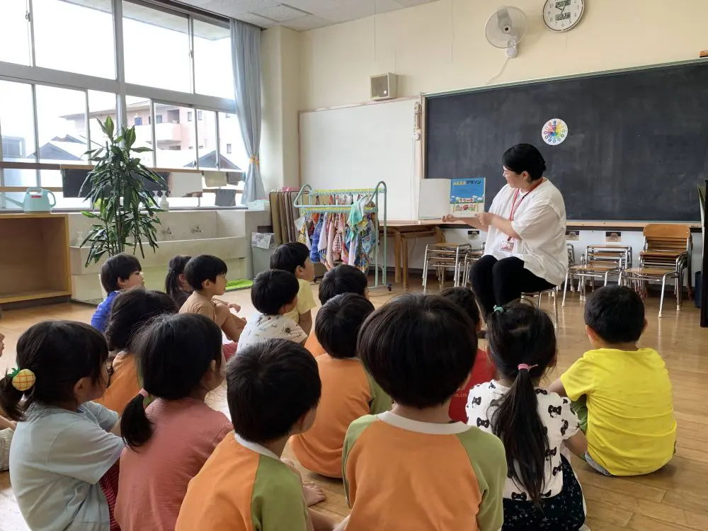 絵本と出会う時間 ４歳児（たんぽぽ組） - 鹿児島市吉野の幼保連携型 認定こども園 錦ヶ丘