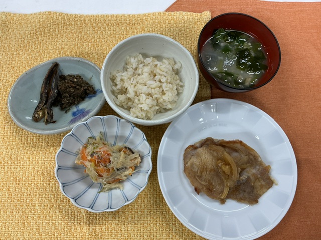 3/23のメニュー☆園庭のキャベツと自家製梅干しを使って